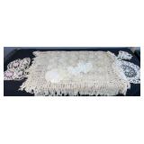TABLECLOTH & DOILIES
