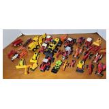 LARGE LOT OF FARM TOYS SOME DAMAGE 1:64