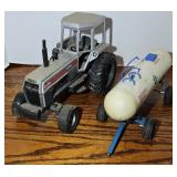 WHITE 2 135 DIECAST SCALE MODEL TRACTOR, 1/16