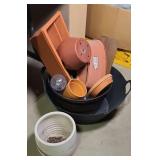 FLOWER POTS & PLANTERS