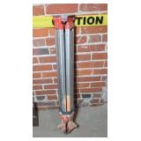 ADJUSTABLE TRIPOD