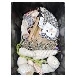 EASTER DECOR IN TOTE
