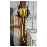 WALL MOUNTED WATER HOSE REEL W/ HOSE