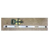 4 FOOT LEVEL & MEASURING TAPE