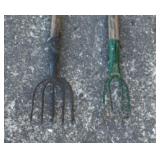 (2) FROG GIGGERS