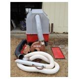 TRAC VAC VACUUM W/ 5 HP BRIGGS, (2) BOOTS