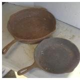 (2) CAST IRON SKILLETS WAGNER & UNMARKED