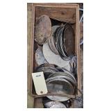 TOTE OF STAINLESS STEEL PLATES