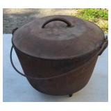 CAST IRON GYPSY POT W/ LID