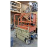 JLG 1932E2 Man Lift*