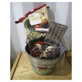 Farm House Bucket, Chickens