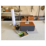 Vers 2x Wood Speaker Dock with Accessories Vers 2x Wood Speaker Dock with Accessories