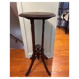 Victorian Walnut Pedestal Table