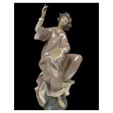 Lladro 1320 Angel with Tambourine