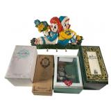 1977 Raggedy Ann Hook Rack & 4 Dolls w/COA+Boxes