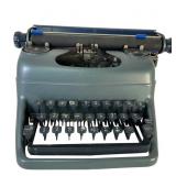 Petite Kamkap Portable Typewriter