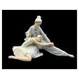 Lladro #4935 'Closing Scene' Porcelain Figurine