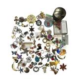 Brooches and Pendants Lot