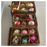 18 Vintage and Modern Christmas Balls