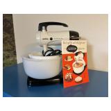 Sunbeam Mixmaster with Large Bowl & Chip