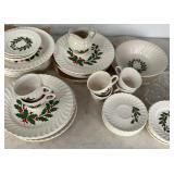Holiday Dinnerware Set Service for 22