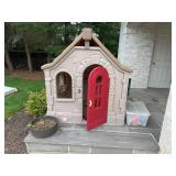 Large Plastic Childï¿½s Playhouse & Picnic Set