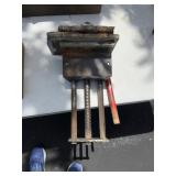 Metal & Wood Bench Vise With Handle