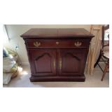 Pennsylvania House Cherry Server with Lift Lid