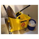 Brute Cleaning Bucket & Frames Lot