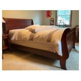 Traditional Queen Size Wooden Sleigh Bed