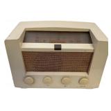 1948 RCA Victor Model 8R72 AM/FM Table Radio