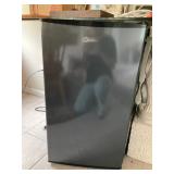 Midea Compact Refrigerator with Freezer