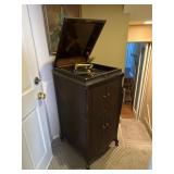 Victor Victrola VV-111 Mahogany Phonograph