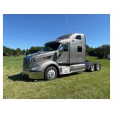2013 Peterbilt 587 w/ Sleeper Cab