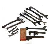 FORD Model T & A Wrenches & Service Booklet (14)