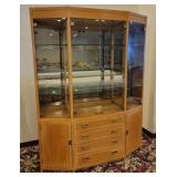 Thomasville Lighted China Hutch Cabinet