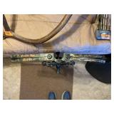 PRO SERIES QUIVER W 8 EASTON ARROWS