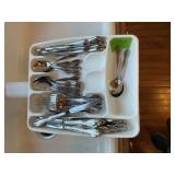 8 PIECE SET OF STAINLESS FLATWARE