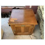 SIDE TABLE-WHITE CLAD-W DOOR