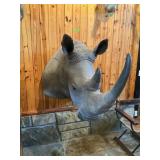 CAST WHITE RHINO SHOULDER MOUNT