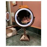 LIGHTED MIRROR