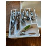 SET OF STAINLESS FLATWARE