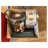 LOT-CHRISTMAS VILLAGE-TINS-ALBUMS