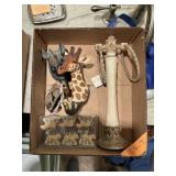 AFRICAN ANIMAL HANGERS+HAND TOWEL HOLDER