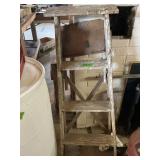 WOOD LADDER 4 FT