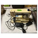 SINGER SEWING MACHINE