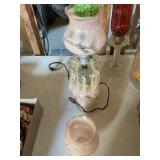 VINTAGE LAMP W EXTRA SHADE