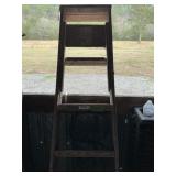 WOOD LADDER 5 FT