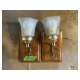 2 LIGHT FIXTURES