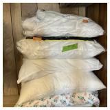 PILLOWS LOT OF 5
